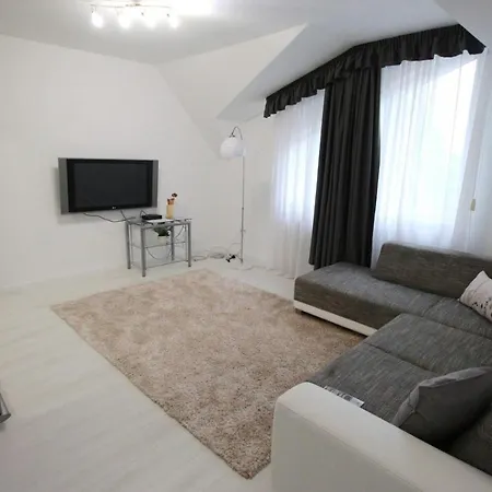 Nikolett Apartman *