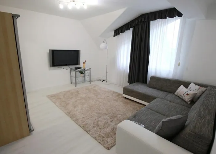 Nikolett Apartment *